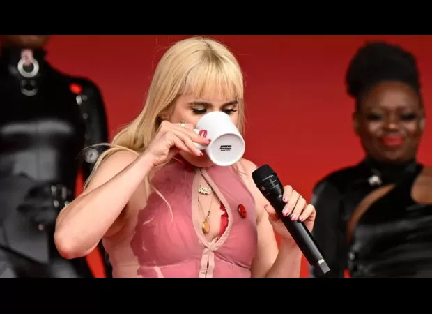 Paloma Faith highlights Glastonbury's lack of female headliners in a meaningful way.