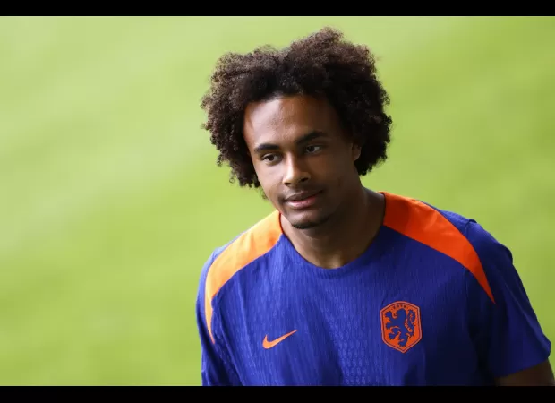 Bologna sends a transfer request for Joshua Zirkzee to Manchester United.