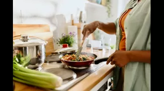 Eating well during one decade can lower risk of dementia.