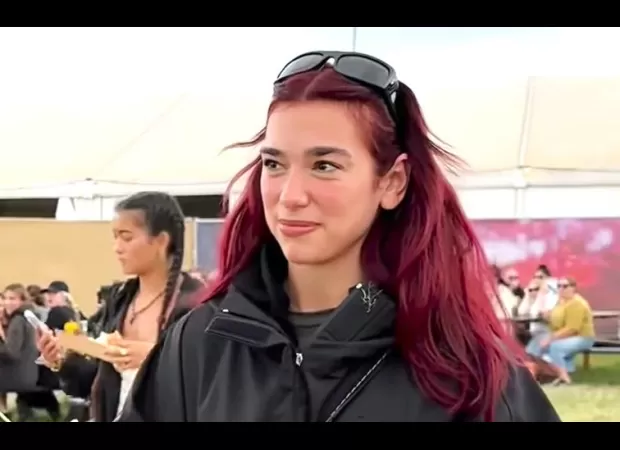 Dua Lipa relates to all women with her response to a Glastonbury busker.