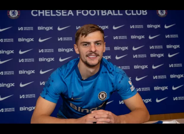 Dewsbury-Hall meets Chelsea player after making 'exciting' move.