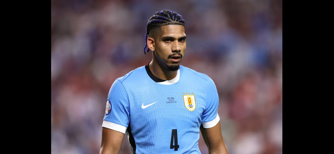 Barcelona has reacted to interest from Chelsea and Manchester United in signing Ronald Araujo.