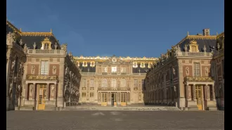 Security breach leads to intrusion by troops at Palace of Versailles.