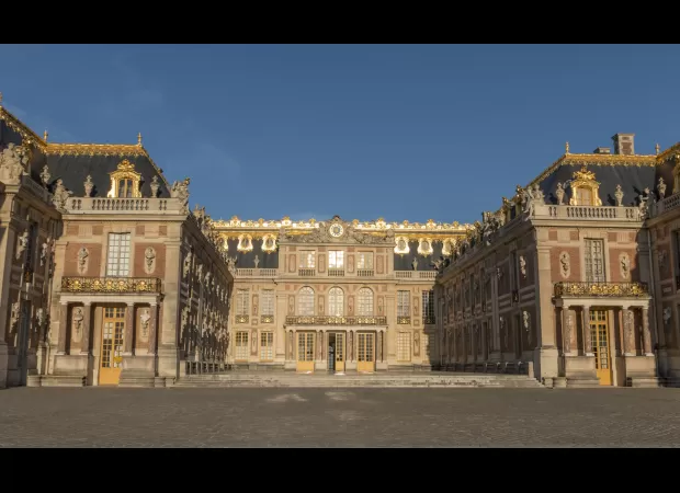 Security breach leads to intrusion by troops at Palace of Versailles.