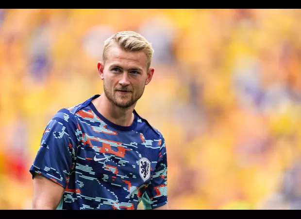 Manchester United veterans advise Erik ten Hag not to sign 'inexperienced' Matthijs de Ligt.