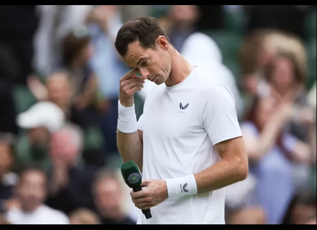 Murray becomes emotional in front of family during Wimbledon speech.
