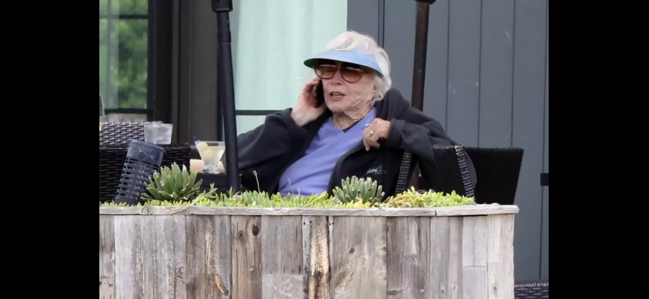Legendary Hollywood star, aged 90, appears lively and content after sharing 'I've had a fantastic life'.