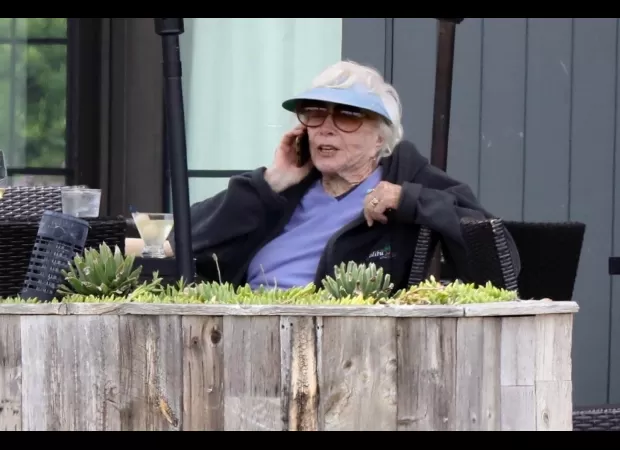 Legendary Hollywood star, aged 90, appears lively and content after sharing 'I've had a fantastic life'.