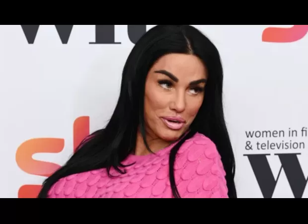 Katie Price stumps web with photo of unexplained injury.