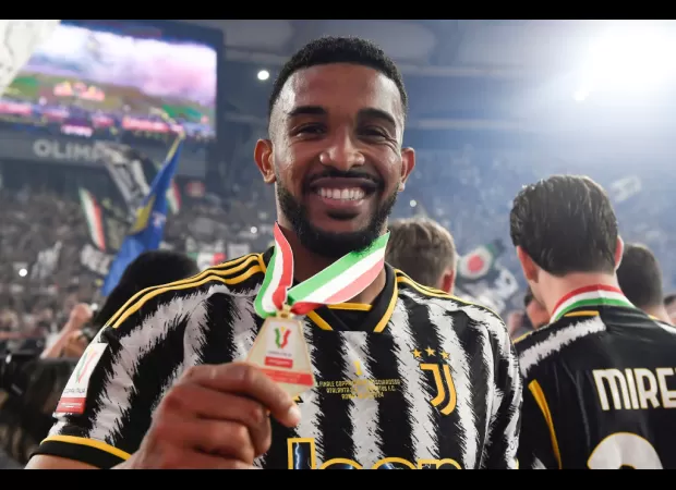 Footballer Gleison Bremer of Juventus discusses potential transfer to Manchester United while commenting on his future.