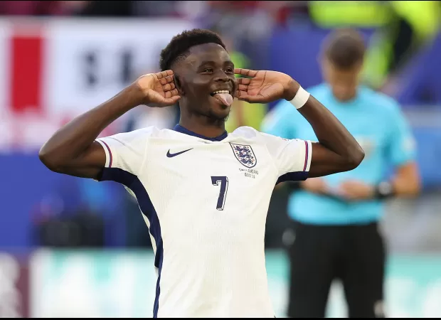 Sancho congratulates Saka after England's win against Switzerland in Euro 2024.