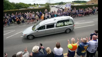 Hundreds of people gathered to honor and remember the life of Rob Burrow, a rugby league legend and advocate for MND awareness, at his funeral.