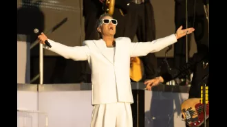 Robbie Williams hilariously overlooked a marriage proposal at BST Hyde Park performance.