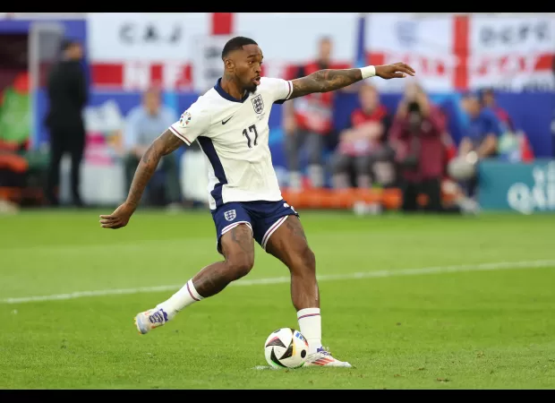 Bukayo Saka comments on Ivan Toney's unconventional no-look penalty technique.