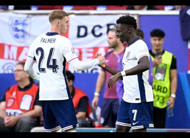 Micah Richards explains why Bukayo Saka is chosen for England instead of Cole Palmer.