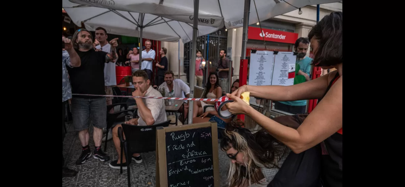 Tourists in Barcelona are being targeted with water by protesters, but the reason for this action is unclear.