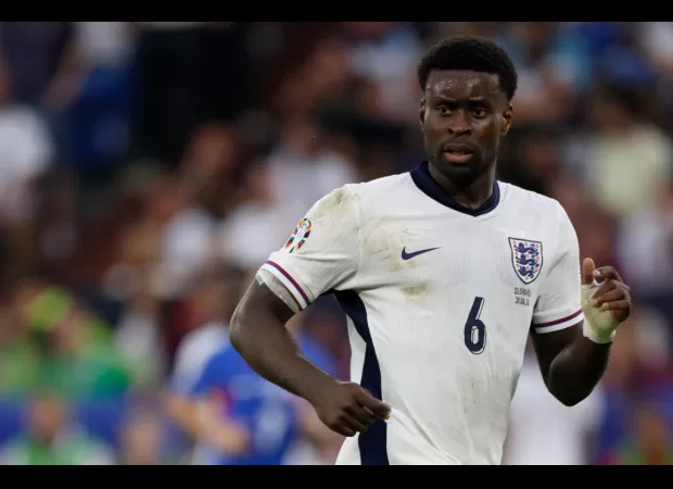 Top European clubs given opportunity to sign promising player as he turns down contract offer.