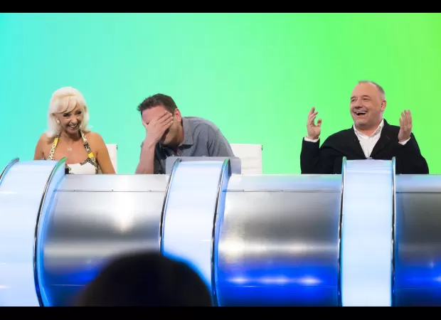 Famous comedian involved in strange catfishing incident on dating app.