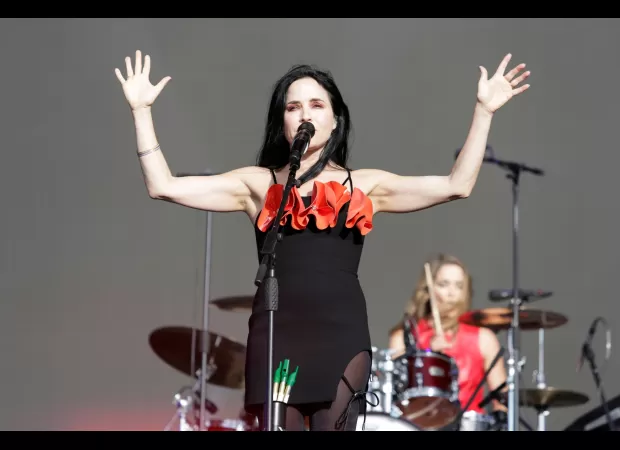 Fans are surprised by the enduring lead singer as the beloved 90s group makes a comeback.