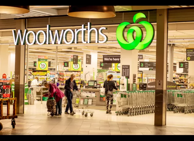 Woolworths will once again sell Australian flags in their stores.