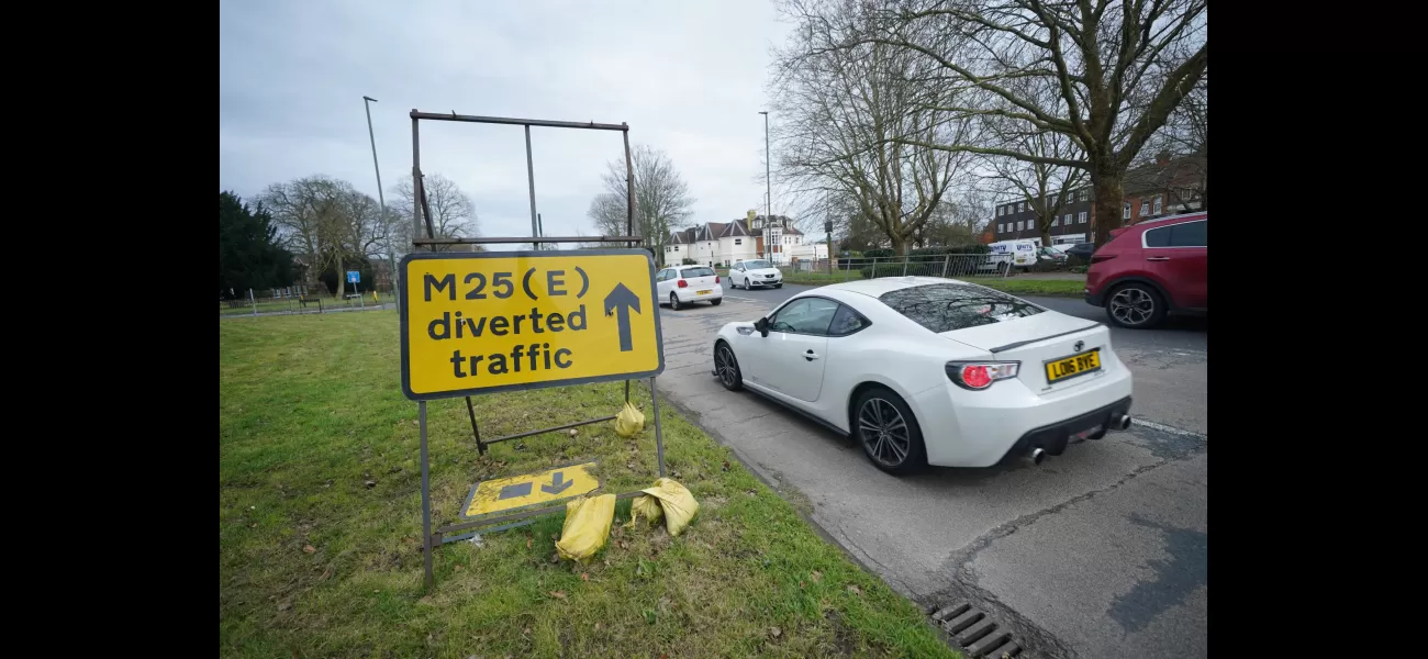 M25 closures and detours for the upcoming weekend are displayed on the map.