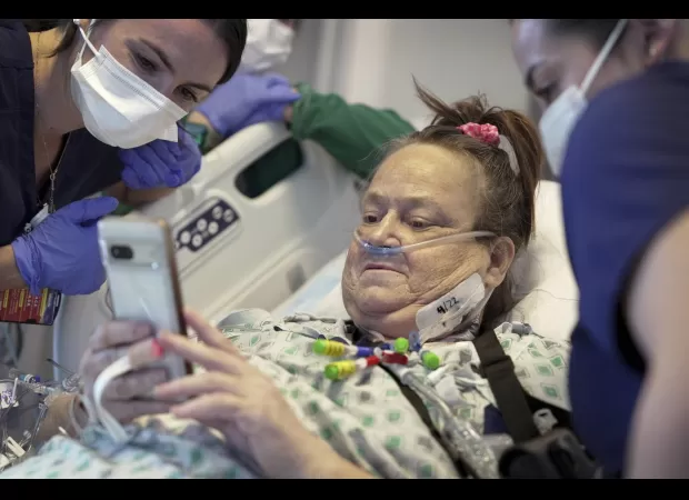 Elderly woman who received pioneering pig kidney transplant and artificial heart has passed away.