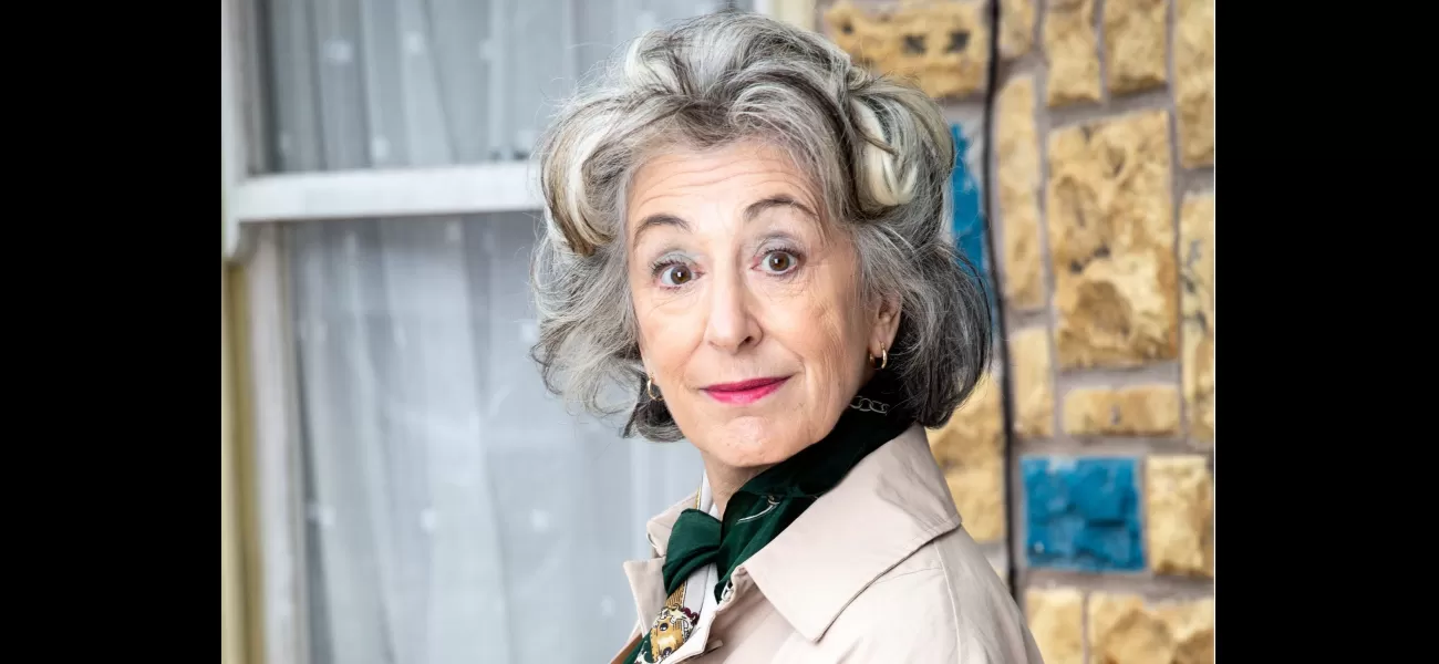 Longtime Coronation Street star criticizes show's quality before leaving.