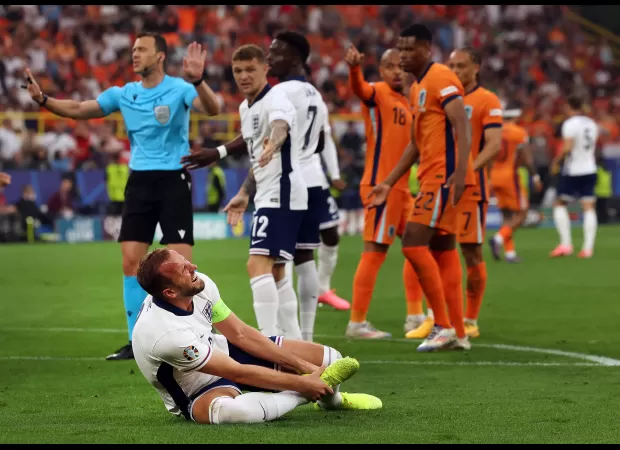 Gary Neville strongly criticizes decision made during England's Euro 2024 semi-final against Netherlands.