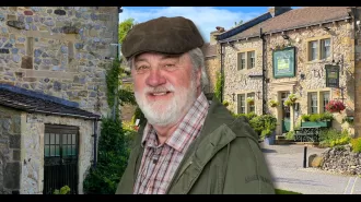 TV star from Emmerdale gets emotional on Loose Women while talking about the passing of a TV icon.