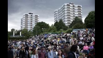 Possible paraphrase: Bleak forecast for Wimbledon semis as London faces cloudy conditions.
