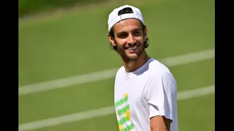Wimbledon underdog warns Djokovic after impressive performance.