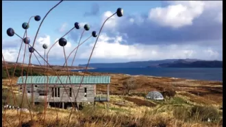 An exhibition of Lotte Glob's work in Ullapool received positive reviews.