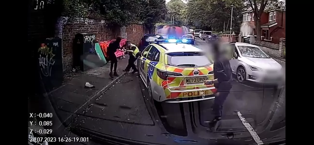 Police officer randomly attacked, stabbed in neck by passer-by in shocking moment.
