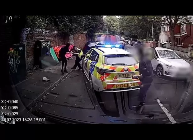 Police officer randomly attacked, stabbed in neck by passer-by in shocking moment.