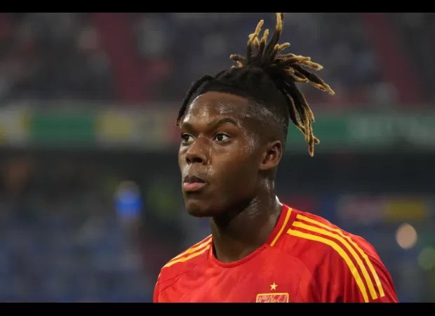 Luis de la Fuente, manager of Spain, responds to Athletic Bilbao's statement about Nico Williams, who is being pursued by Arsenal and Chelsea.