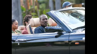 Eddie Murphy finally gets married after a long 6-year engagement.
