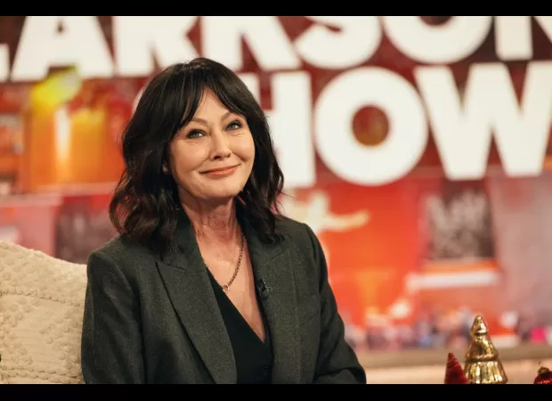 Actress Shannen Doherty, known for her roles in Beverly Hills 90210 and Charmed, passes away at 53 due to breast cancer.