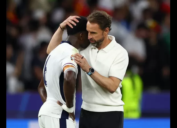 Lineker thinks Southgate won't coach England after they lose in Euro 2024 final.