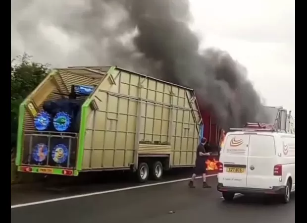 Major UK highway section shut down due to blaze on amusement ride