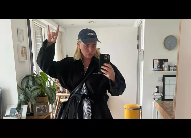 Famous celebrity causes worry after serious bicycle accident resulting in severe leg harm.