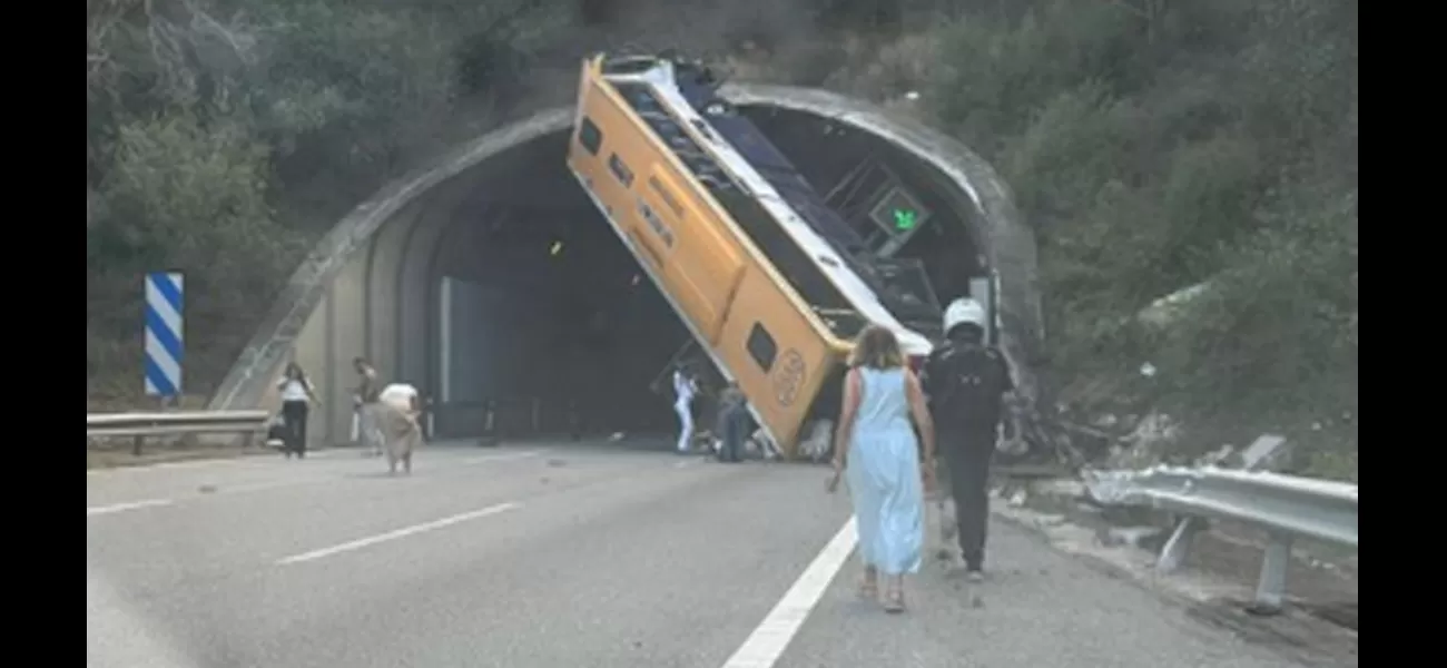 The coach accidentally obstructs the tunnel at a 45 degree angle when rolling over.