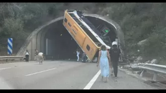 The coach accidentally obstructs the tunnel at a 45 degree angle when rolling over.