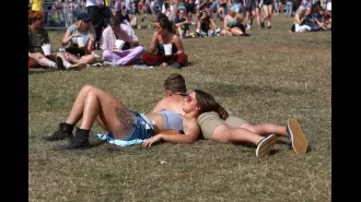 London is experiencing a heat wave with temperatures reaching 30°C, prompting a warning about the potential health risks.