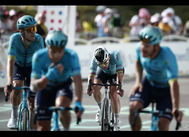 Be amazed by cycling icon Mark Cavendish's determination to complete a grueling Tour de France journey.