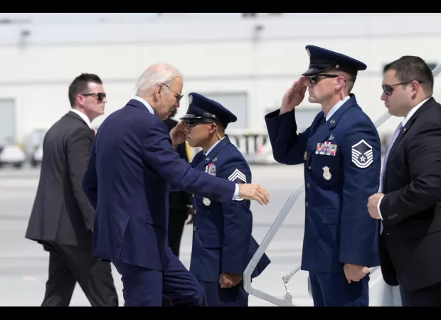 Biden contracts COVID-19.