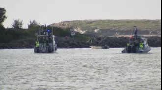 Body discovered in Lake Macquarie, 14 days after boat overturns.