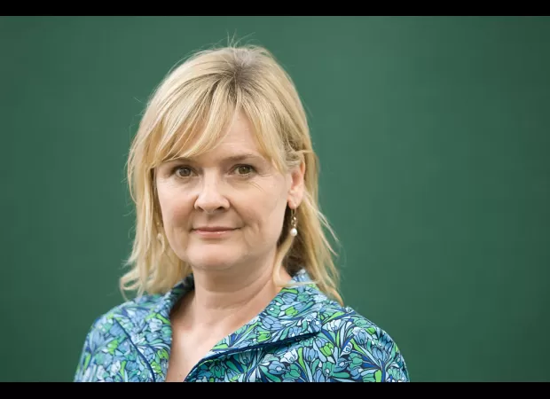 Martha Kearney, long-time host of BBC Radio 4's Today program, bids farewell to listeners, leaving her fans emotional.