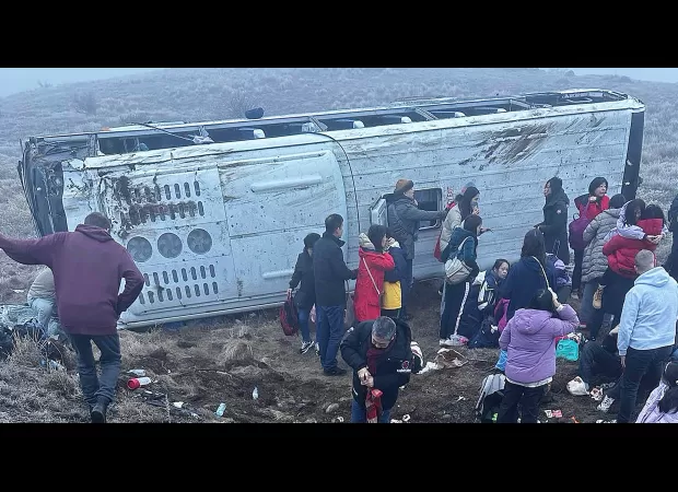 Two buses collide in New Zealand, causing injuries to 15 individuals.