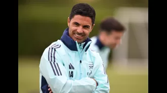 Former Arsenal player suggests team needs a strong and aggressive striker like a past star player.