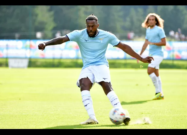 A new player for Arsenal suffered an injury and had to leave the game after only 22 minutes in his debut for the loan club.